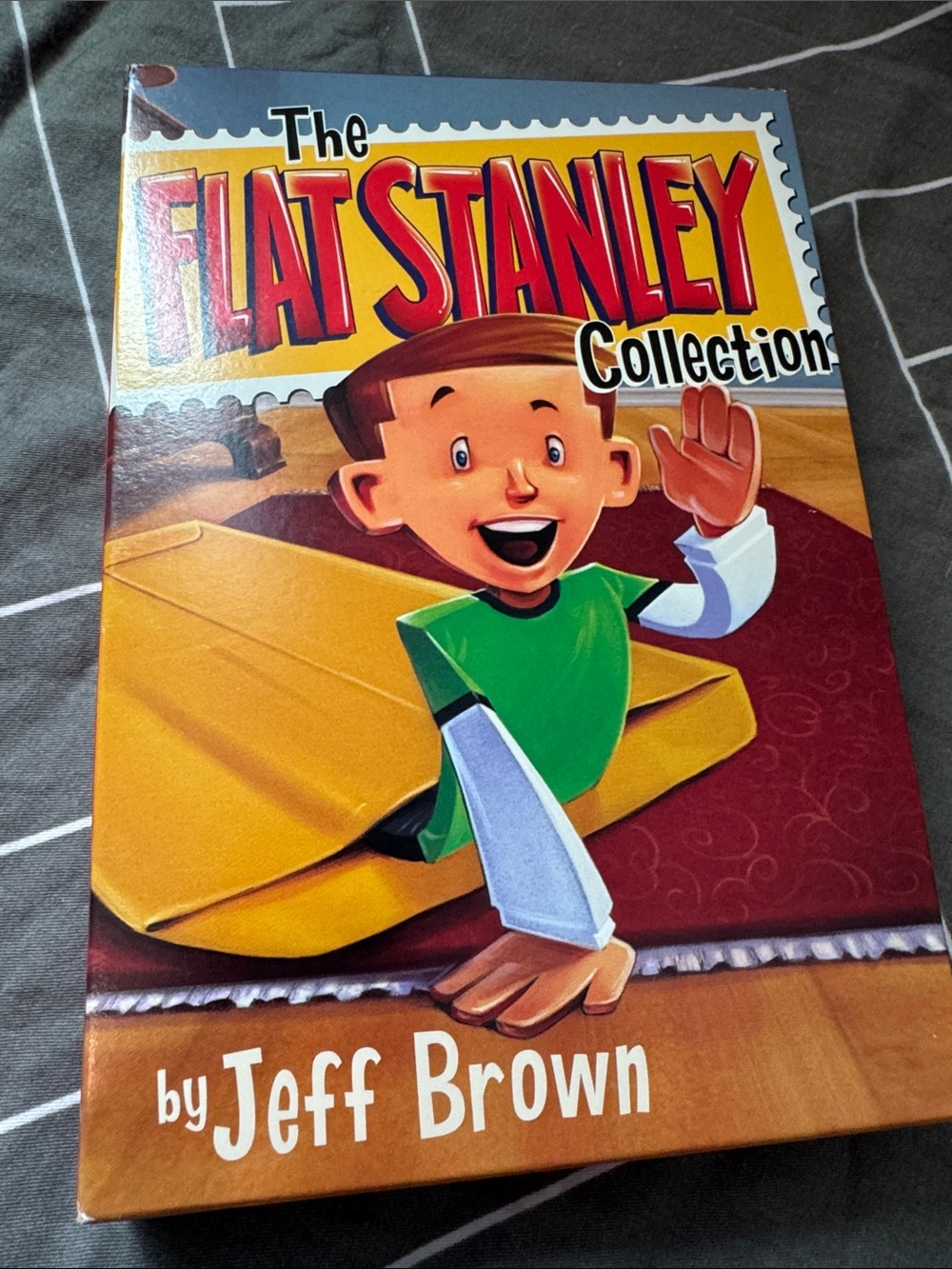The Flat Stanley Collection by Jeff Brown - Yellow & Green Book - Picture 2 of 12